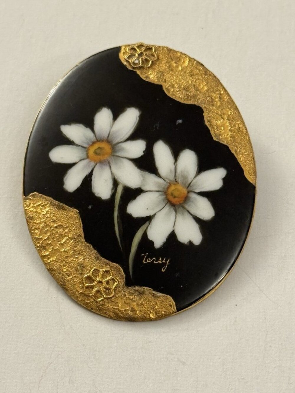 Vintage Victorian Pin Brooch Black With Flowers Daisies Gold Toned C45